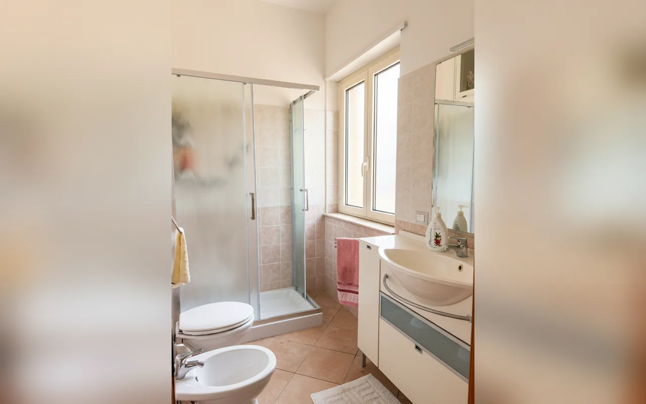 Camera con bagno privato — Tavernetta Martina e Daniela, Montenero di Bisaccia (Molise) (foto 11)