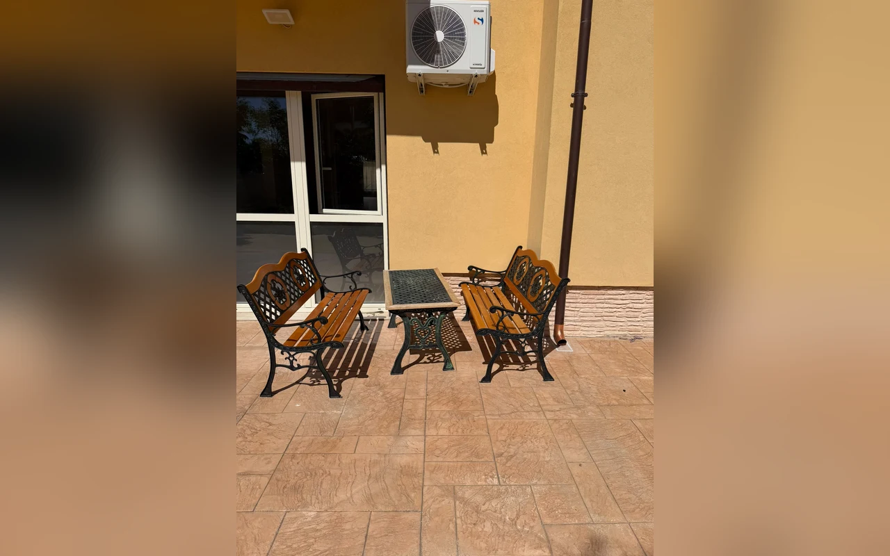 Spazi esterni con tavolo e panche — Tavernetta Martina e Daniela, Montenero di Bisaccia (Molise) (foto 20)