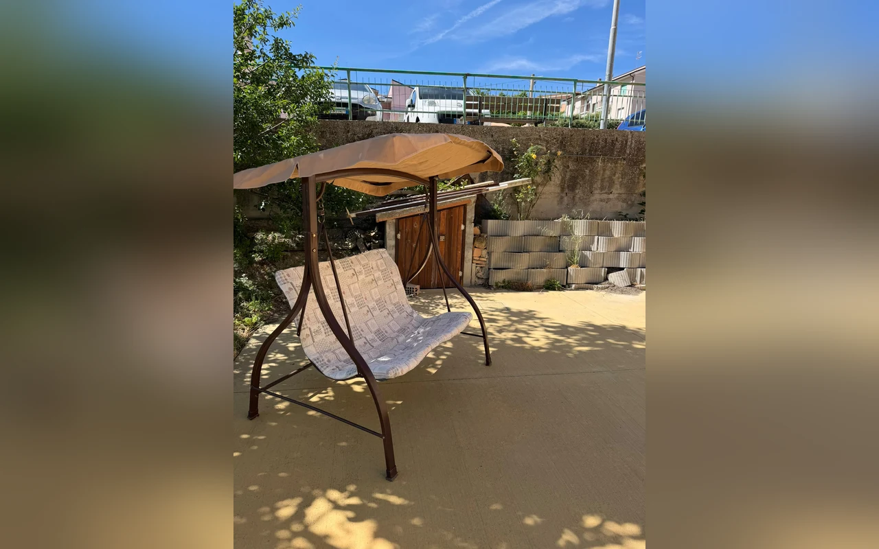 Tavolo esterno immerso nel verde — Tavernetta Martina e Daniela, Montenero di Bisaccia (Molise) (foto 27)